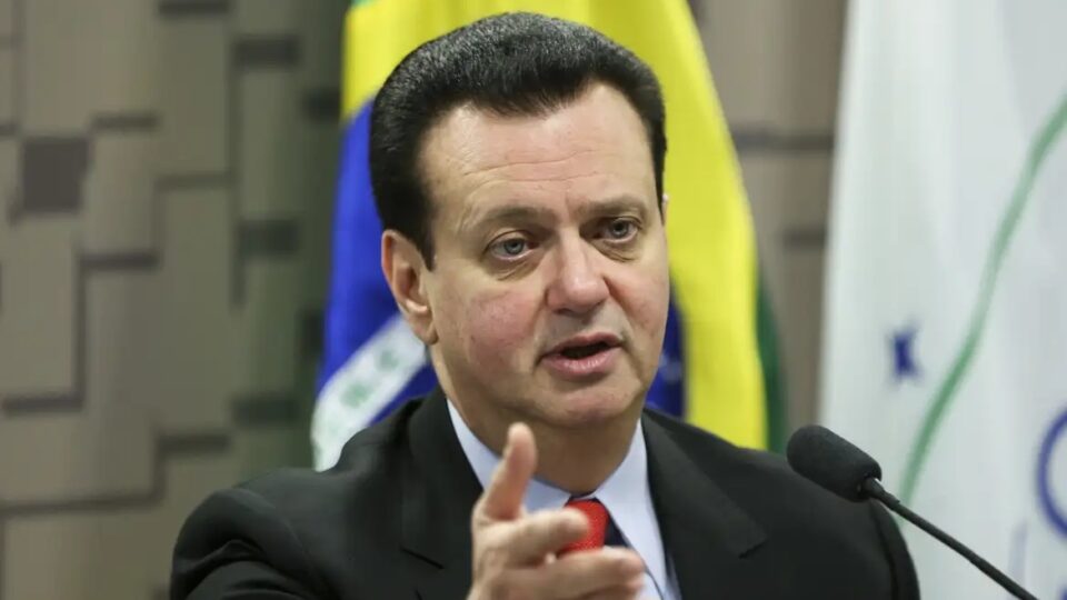 Kassab alfineta Flávio Bolsonaro e o compara com Caiado: “experiência é fundamental”