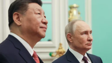 Xi Jinping e Vladimir Putin, ditadores da China e Rússia: em meio à alta de preços, países restringiram exportações de fertilizantes para priorizar produtores locais, reduzindo ainda mais oferta global