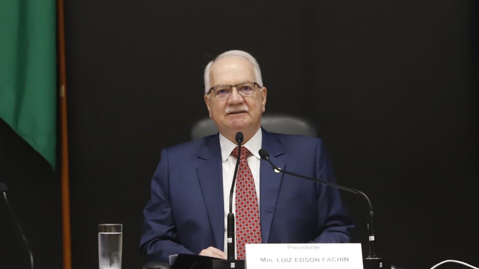 Fachin sinaliza que STF pode “cortar” retomada de penduricalhos a juízes e procuradores
