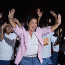 Keiko Fujimori, que tenta pela quarta vez chegar à presidência do Peru, em comício em Lima Imagem referente a matéria