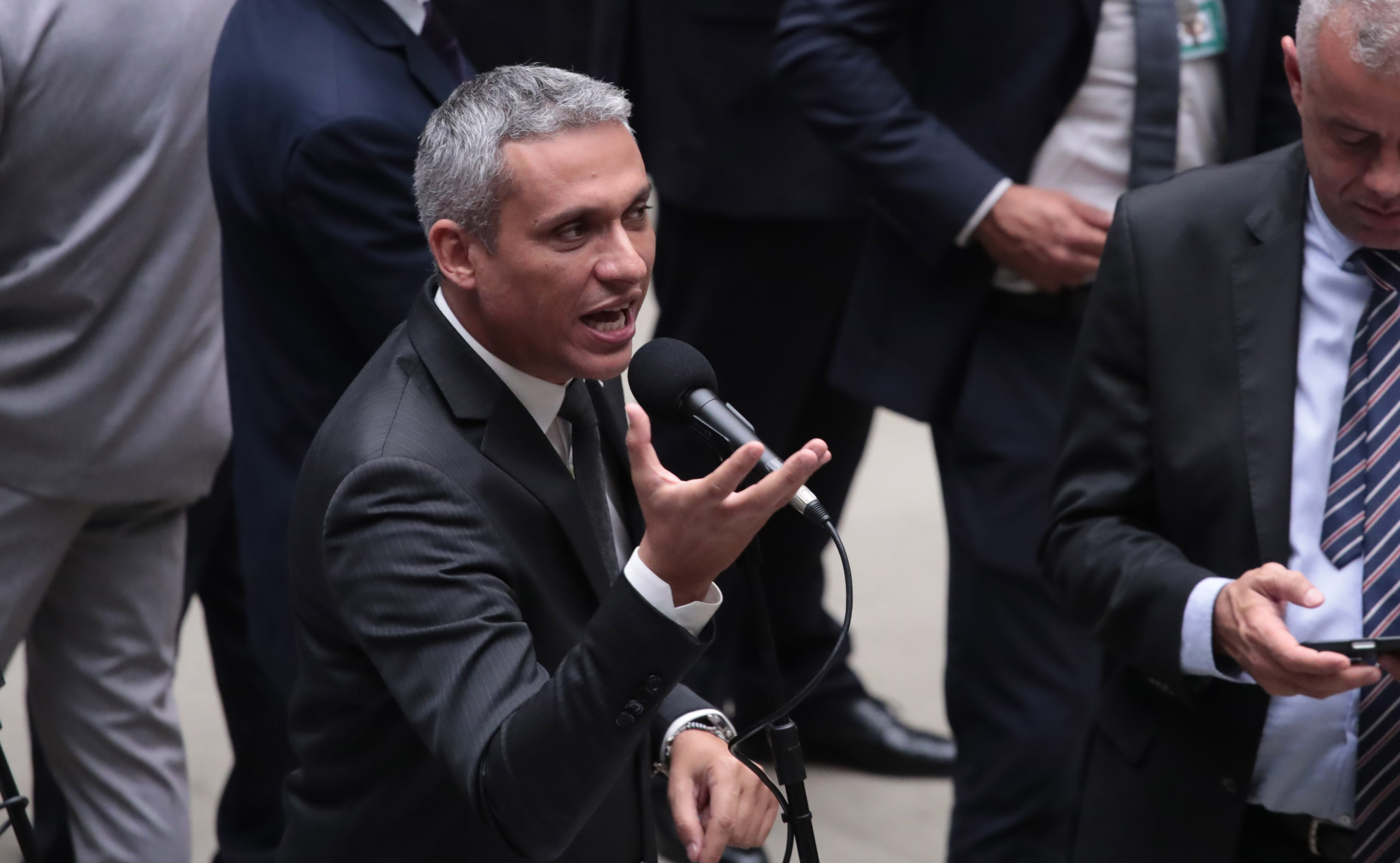 TJDFT condena Gayer a pagar R$ 20 mil a Gleisi e Lindbergh por postagem considerada misógina