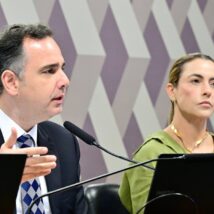Após criticarem o “divórcio express”, juristas apontaram falhas técnicas graves na área do Direito de Família no texto do novo Código Civil. Na foto, o senador Rodrigo Pacheco (PSD-MG) e a relatora parcial de Direito da Família e Sucessões da proposta, senadora Soraya Thronicke (Podemos-MS). Imagem referente a matéria