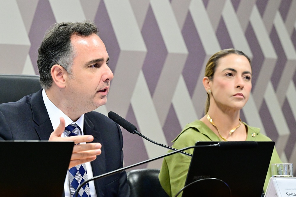 Após criticarem o “divórcio express”, juristas apontaram falhas técnicas graves na área do Direito de Família no texto do novo Código Civil. Na foto, o senador Rodrigo Pacheco e a relatora parcial de Direito da Família e Sucessões da proposta, senadora Soraya Thronicke