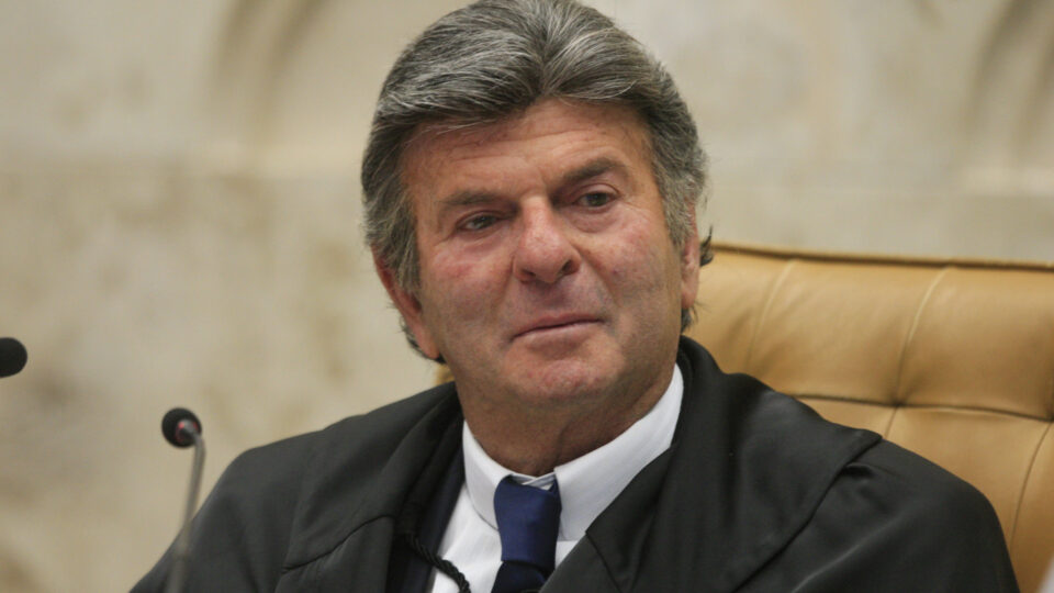 Fux lava a alma do Brasil de novo ao enterrar Gilmar no plenário do STF