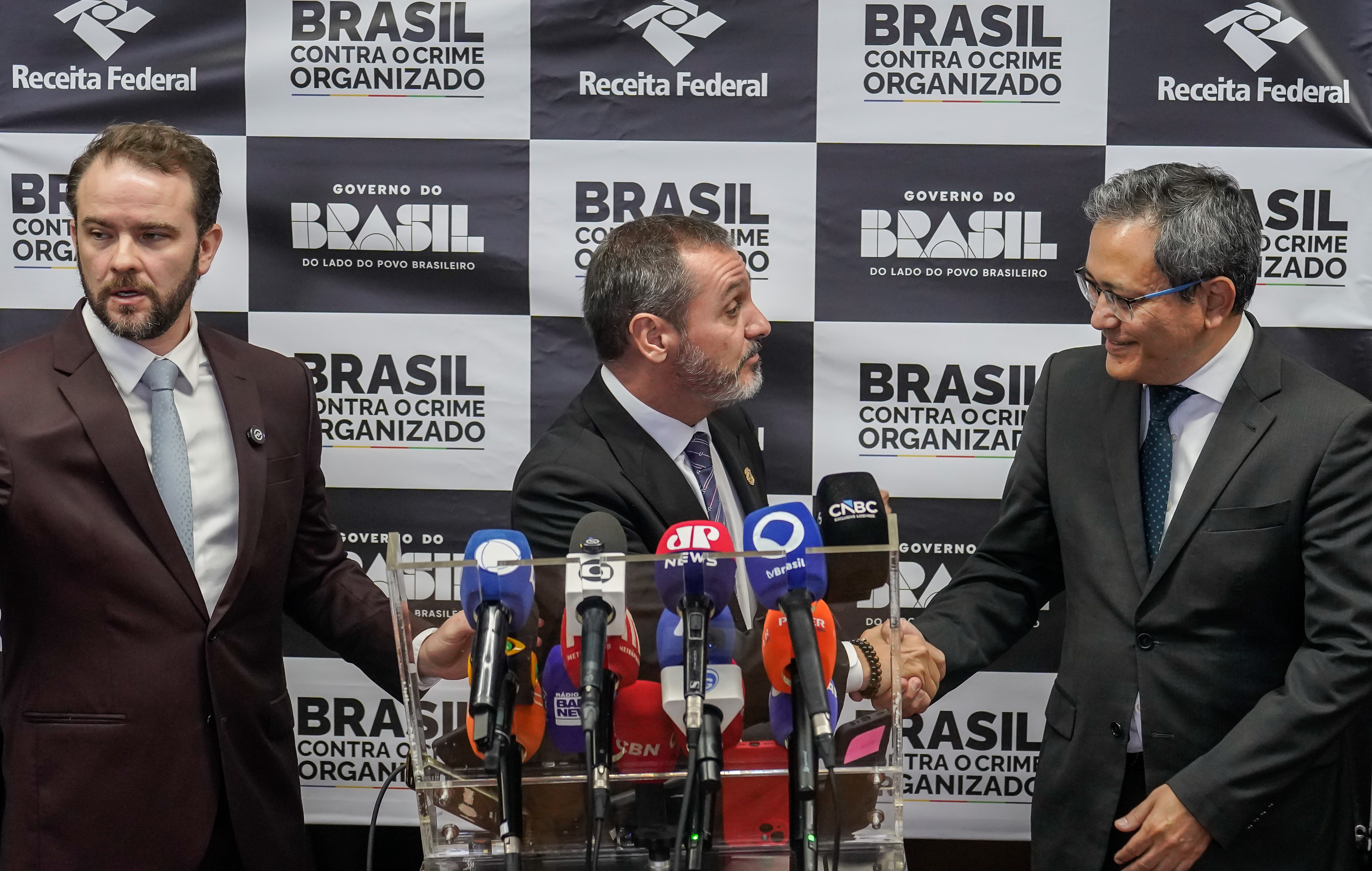 Governo do Brasil firma cooperação com EUA contra tráfico de armas e drogas