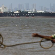 Petroleiro indiano chega a Mumbai em 1º de abril, depois de ter passado pelo Estreito de Ormuz. Imagem referente a matéria