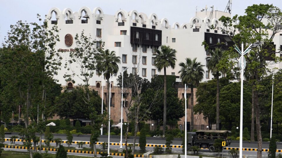 Irã e EUA iniciam negociações “diretas” no Paquistão