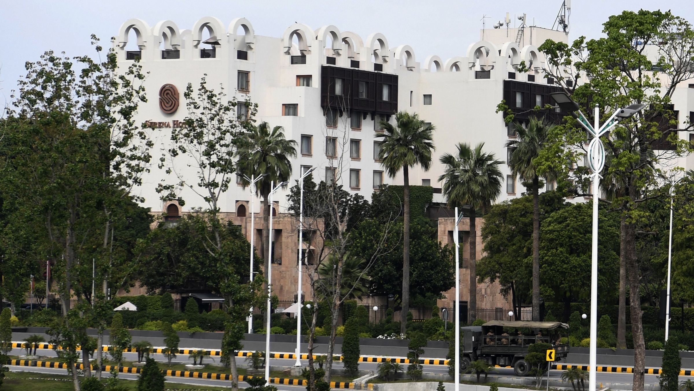 Irã e EUA iniciam negociações “diretas” no Paquistão