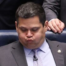 Davi Alcolumbre marcou a sabatina de Jorge Messias e a sessão de análise do veto de Lula ao PL da Dosimetria. Imagem referente a matéria