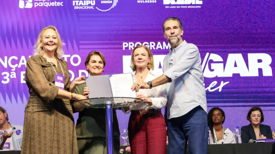 Sara Cheida/Itaipu Binacional. Participantes do painel sobre empreendedorismo.