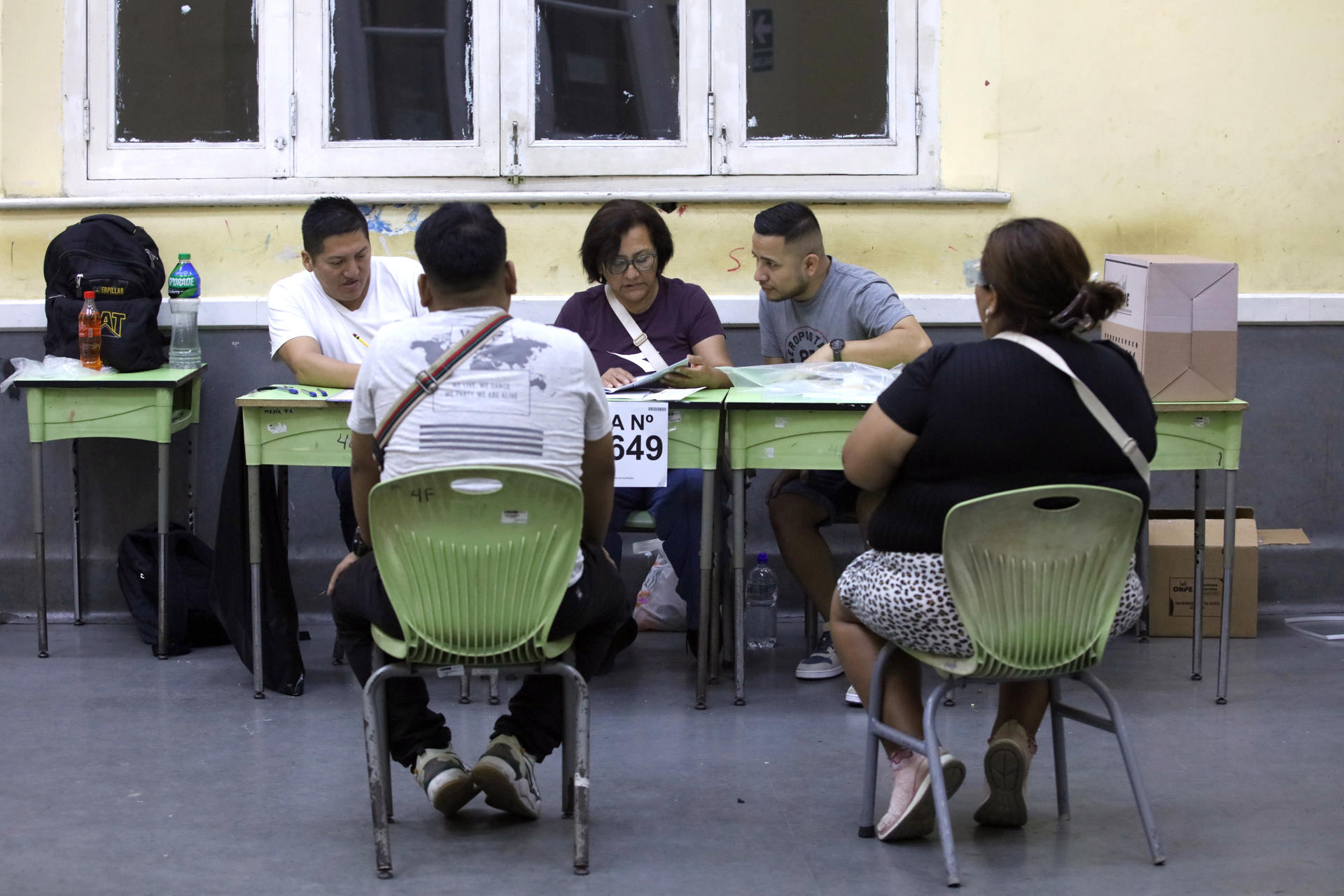 Local de votação no Peru, neste domingo (12).