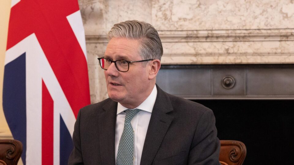 Premiê britânico diz que não apoiará bloqueio americano a Ormuz