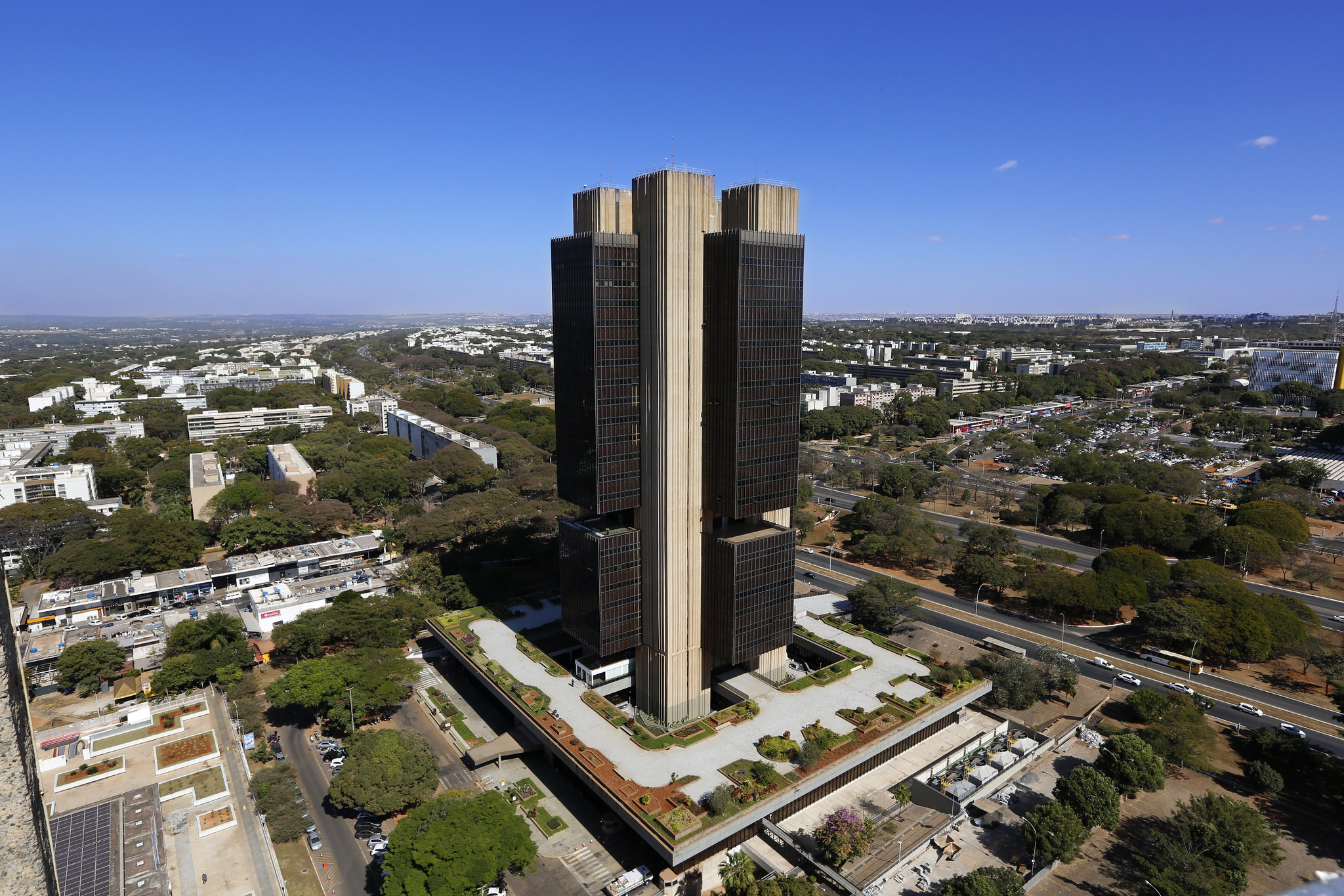 Relatório de cidadania financeira cita sistema 163 vezes e fala em “democratização” de pagamentos.