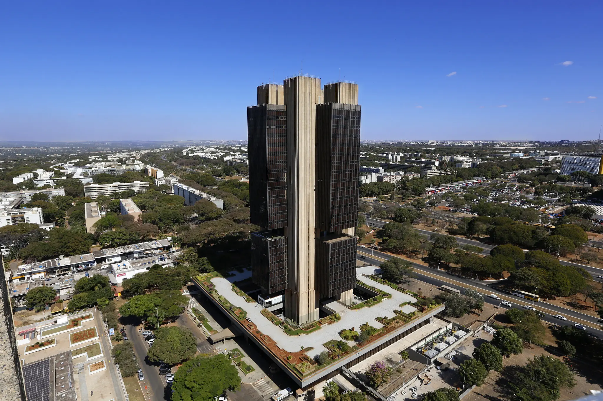 Relatório de cidadania financeira cita sistema 163 vezes e fala em "democratização" de pagamentos.