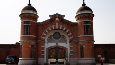 A HOSHINOYA Nara Prison será inaugurada em junho de 2026. É uma prisão tranformada em hotel, no Japão. Imagem referente a matéria