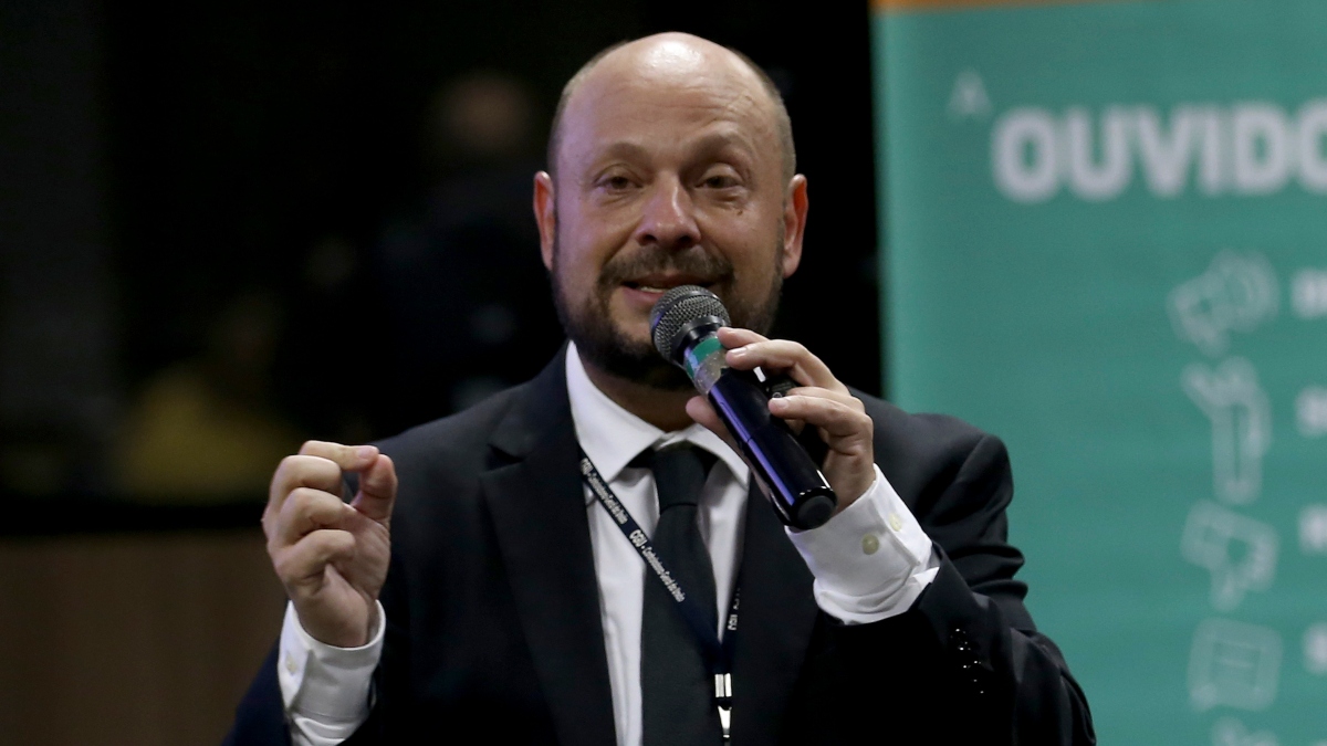 Governo demite presidente do INSS por não avançar com redução da fila