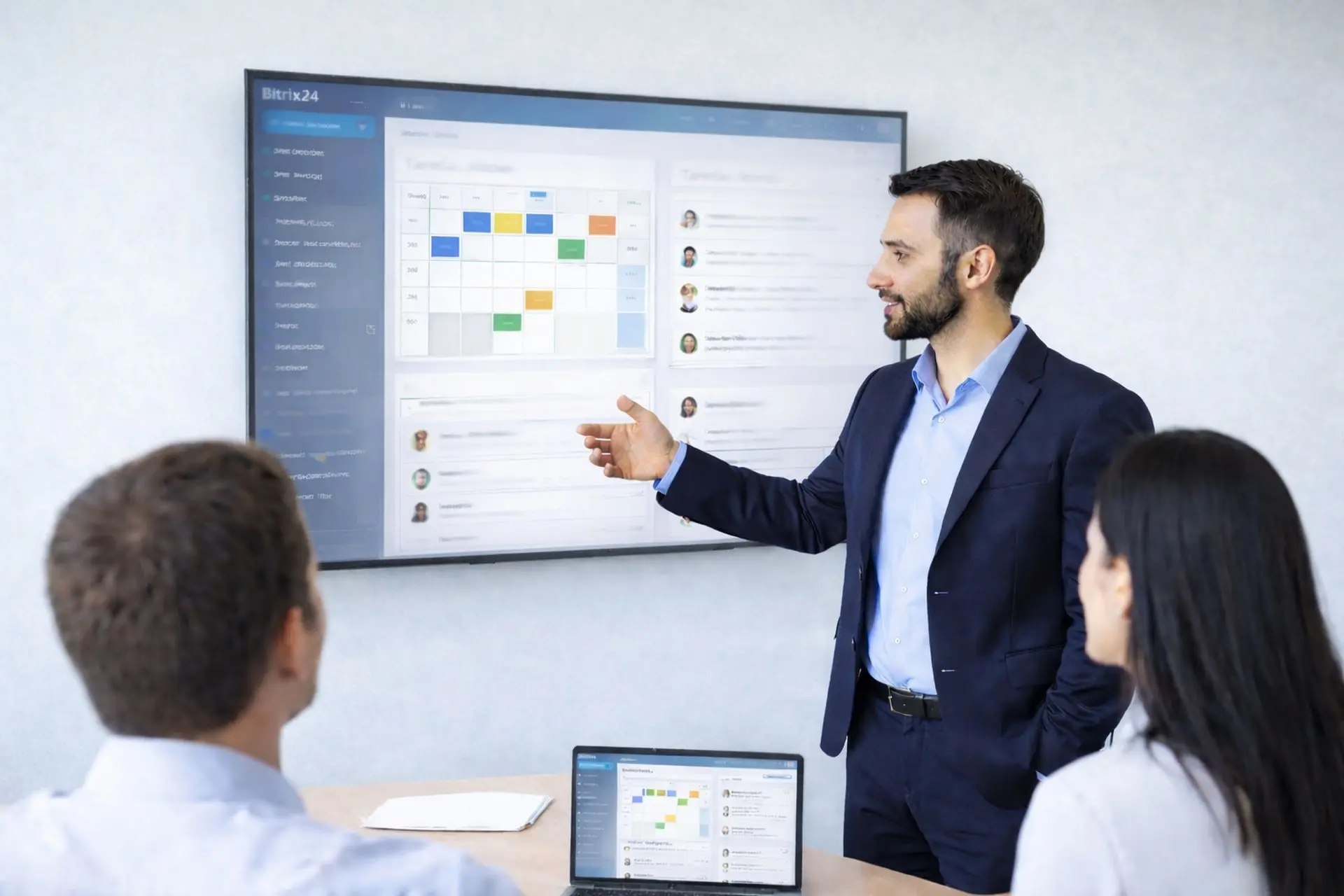 Apresentação de indicadores e tarefas em tempo real reforça como a centralização de informações e a gestão integrada aumentam a previsibilidade e a eficiência das operações.