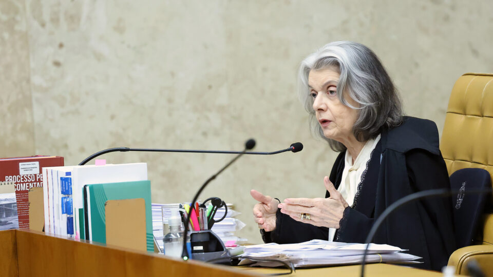Cármen Lúcia revela pressão familiar para deixar o STF