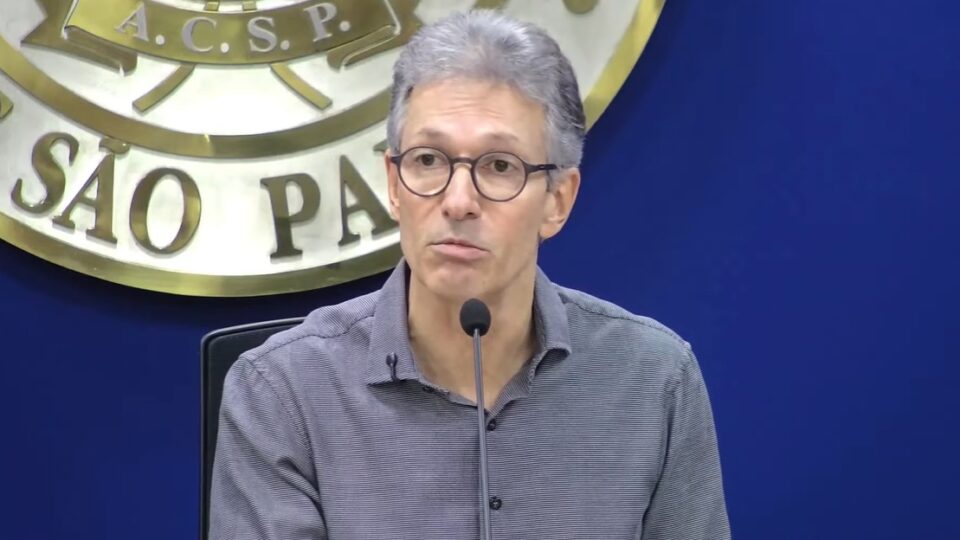 Zema acusa Lula de populismo com proposta que acaba com escala 6×1