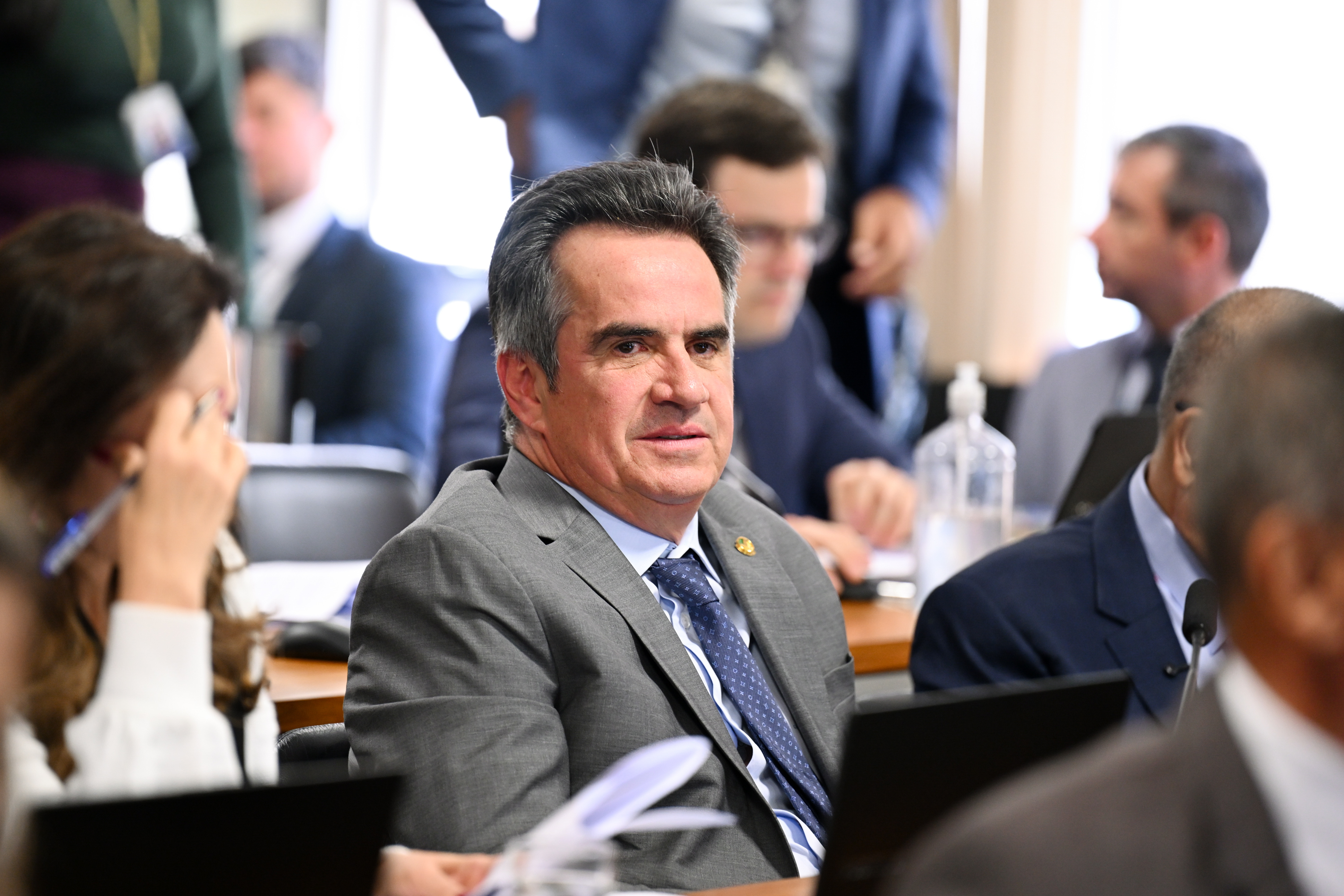 Senador menciona tensão com Nikolas Ferreira e pediu debate centrado no “atrado do país”.