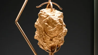 Fragmento da Lua que pode ser visitado em parque de SC foi trazido pelo astronauta Charles Duke.