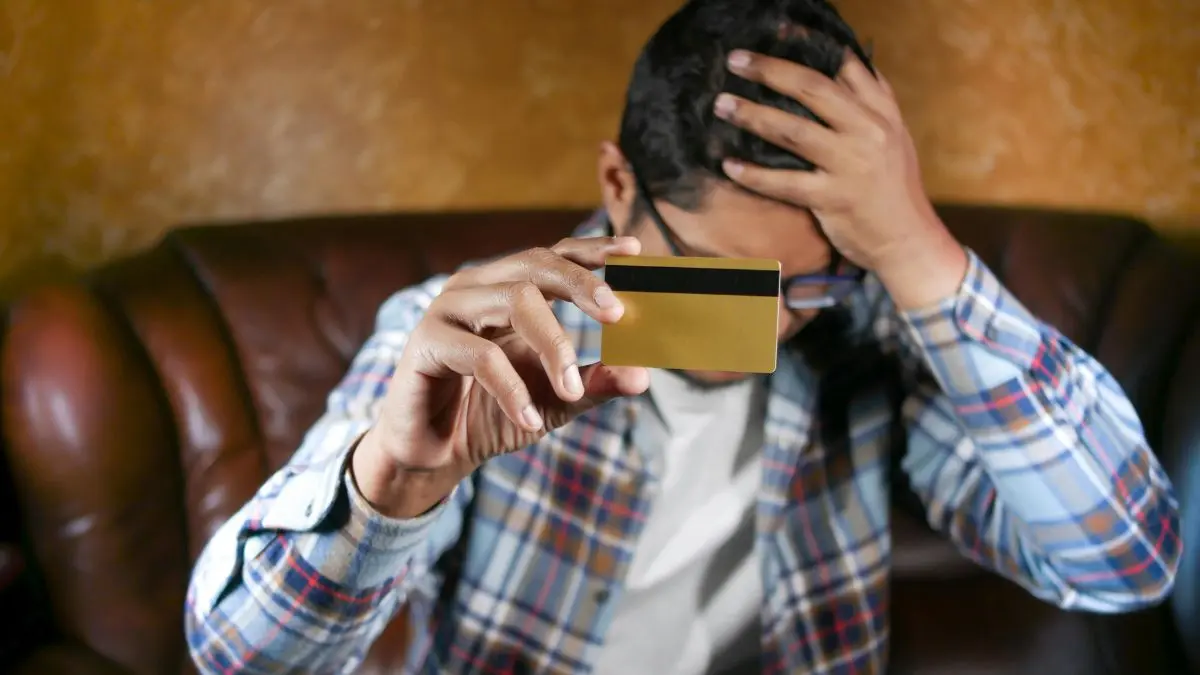 Golpe do empréstimo financeiro, em que os criminosos pedem dinheiro antecipadamente e depois somem.