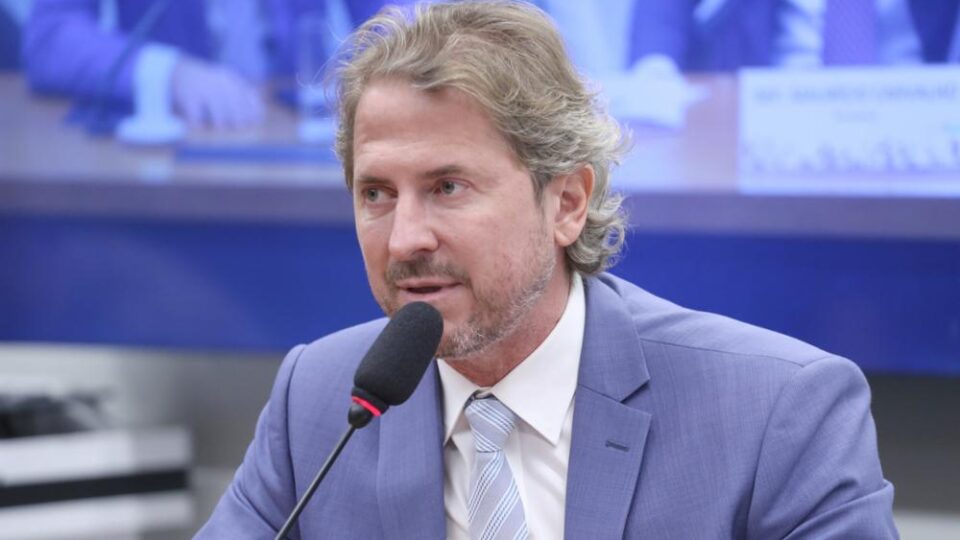 “Que loucura… Vou ter de elogiar o Trump!”, diz deputado petista sobre prisão de Ramagem