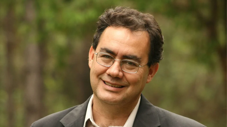 Augusto Cury faz sua primeira incursão na política como pré-candidato à presidência do Brasil.