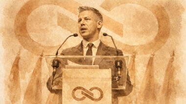 Péter Magyar, líder do Tisza, partido vencedor das eleições húngaras deste domingo. Imagem referente a matéria