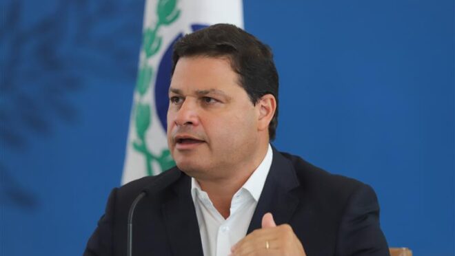 Ratinho Jr. surpreende e escolhe Sandro Alex como candidato a sucessor no Paraná