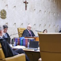 Plenário do STF, durante o julgamento sobre a sucessão do governo do Rio de Janeiro Imagem referente a matéria