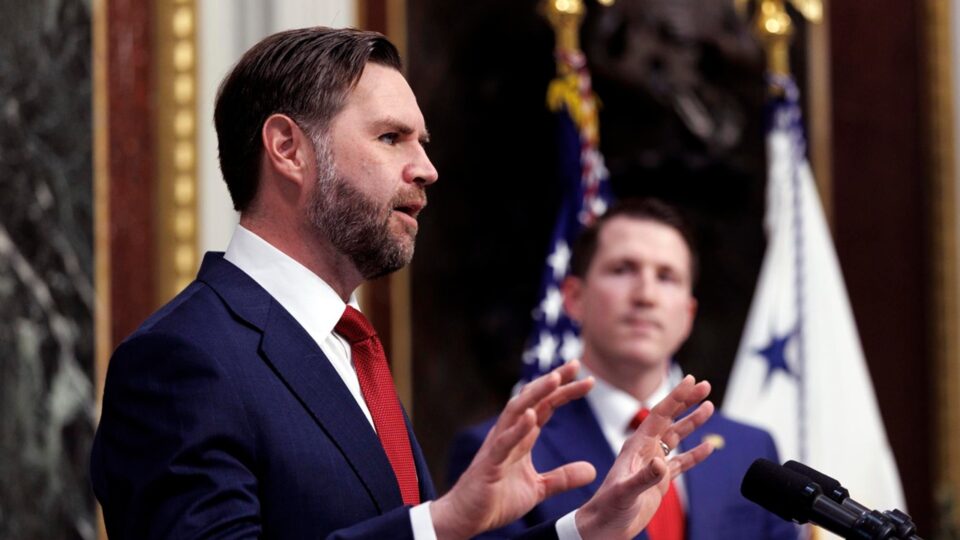 Católico, Vance apoia Trump e diz que Vaticano “deve se ater a questões de moralidade”