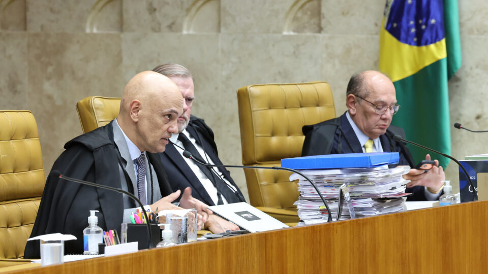 Relatório atinge diretamente Moraes, Toffoli e Gilmar Mendes, mas pretende restringir a conduta de todos os magistrados com imposições éticas via Constituição.