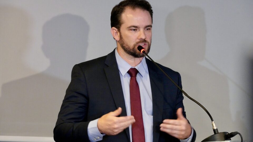 Lula deve lançar novo Desenrola quando voltar da Europa, diz Durigan