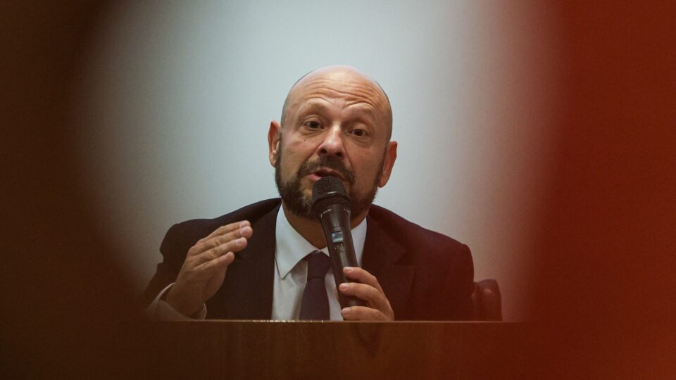 Por que o ex-presidente do INSS atribui a culpa da fila ao ministério?