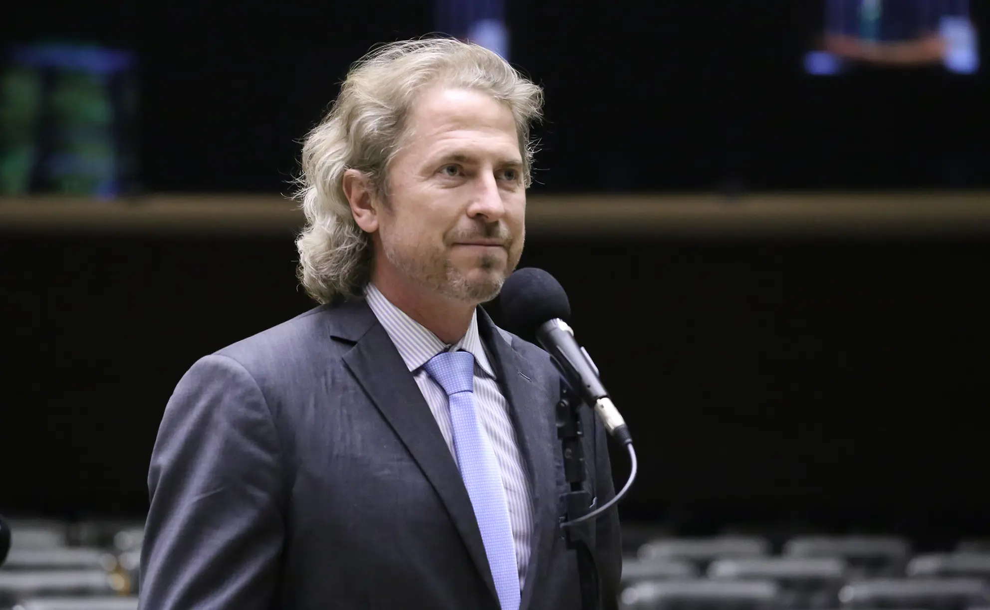 Juíza eleitoral do TRE-PR viu propaganda eleitoral antecipada negativa e aplicou multa de R$ 15 mil.