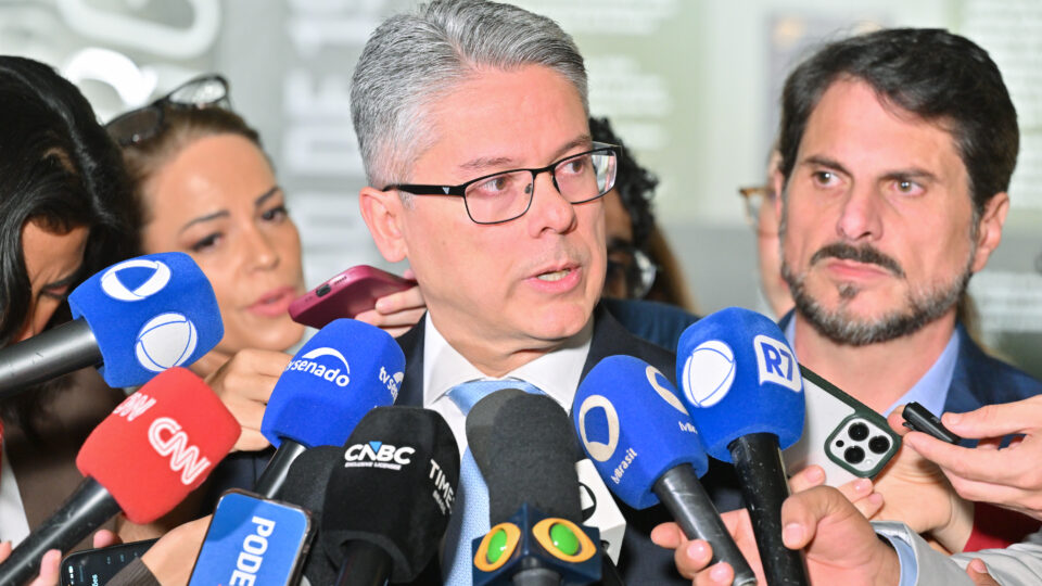 Governo manobra para frear relatório da CPI do Crime Organizado com troca de integrantes