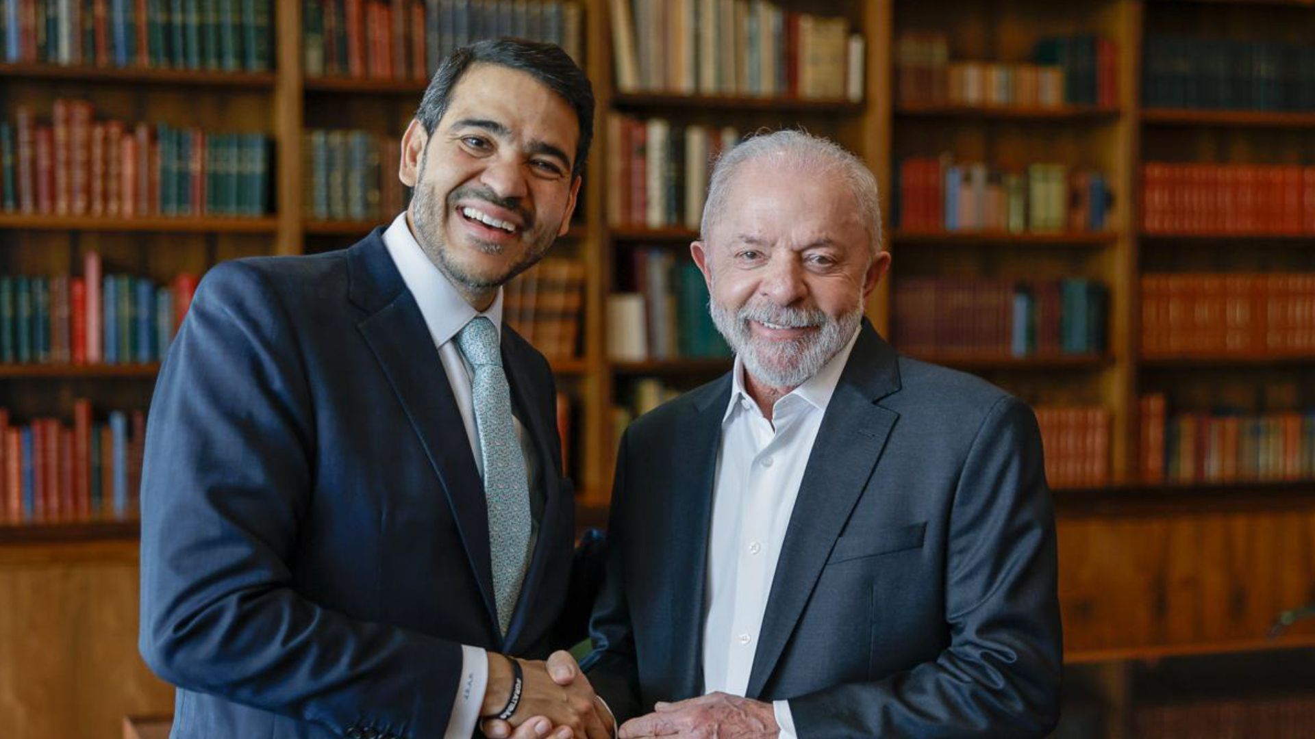 Jorge Messias e Lula: fidelidade canina recompensada.