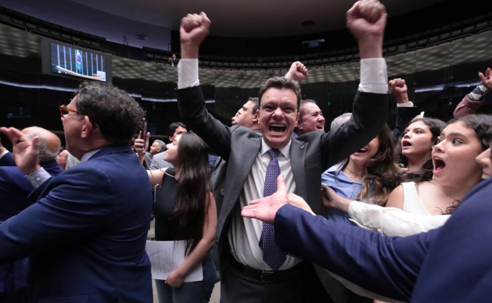 Deputado Odair Cunha (PT-MG) celebra indicação da Câmara como novo ministro do TCU.