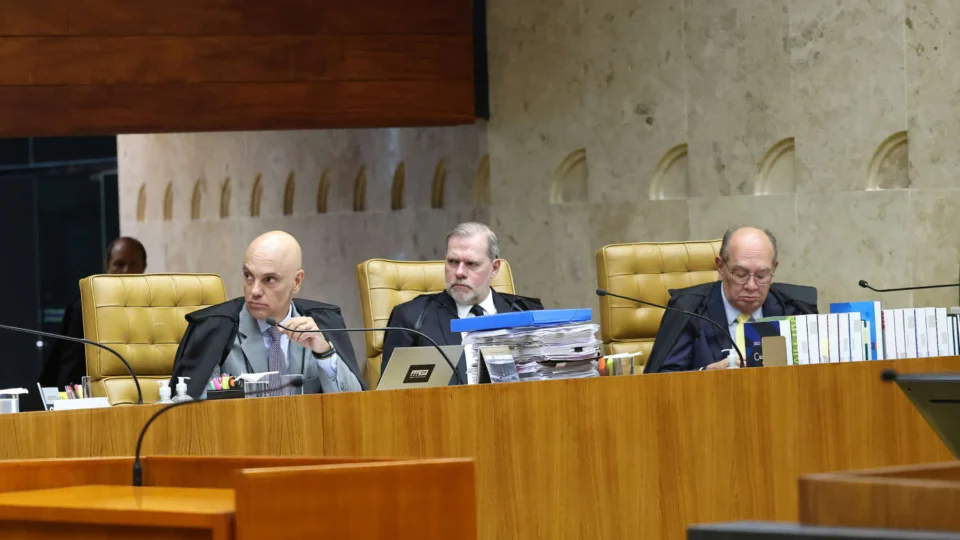 Ministros Alexandre de Moraes, Dias Toffoli e Gilmar Mendes em sessão do STF