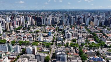 Um encontro estratégico que reúne associados, lideranças e convidados institucionais para discutir Plano Diretor e Habitação, em um momento relevante para o futuro urbano de Curitiba