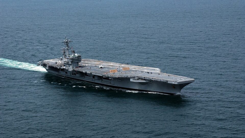 EUA enviam mais um porta-aviões ao Oriente Médio