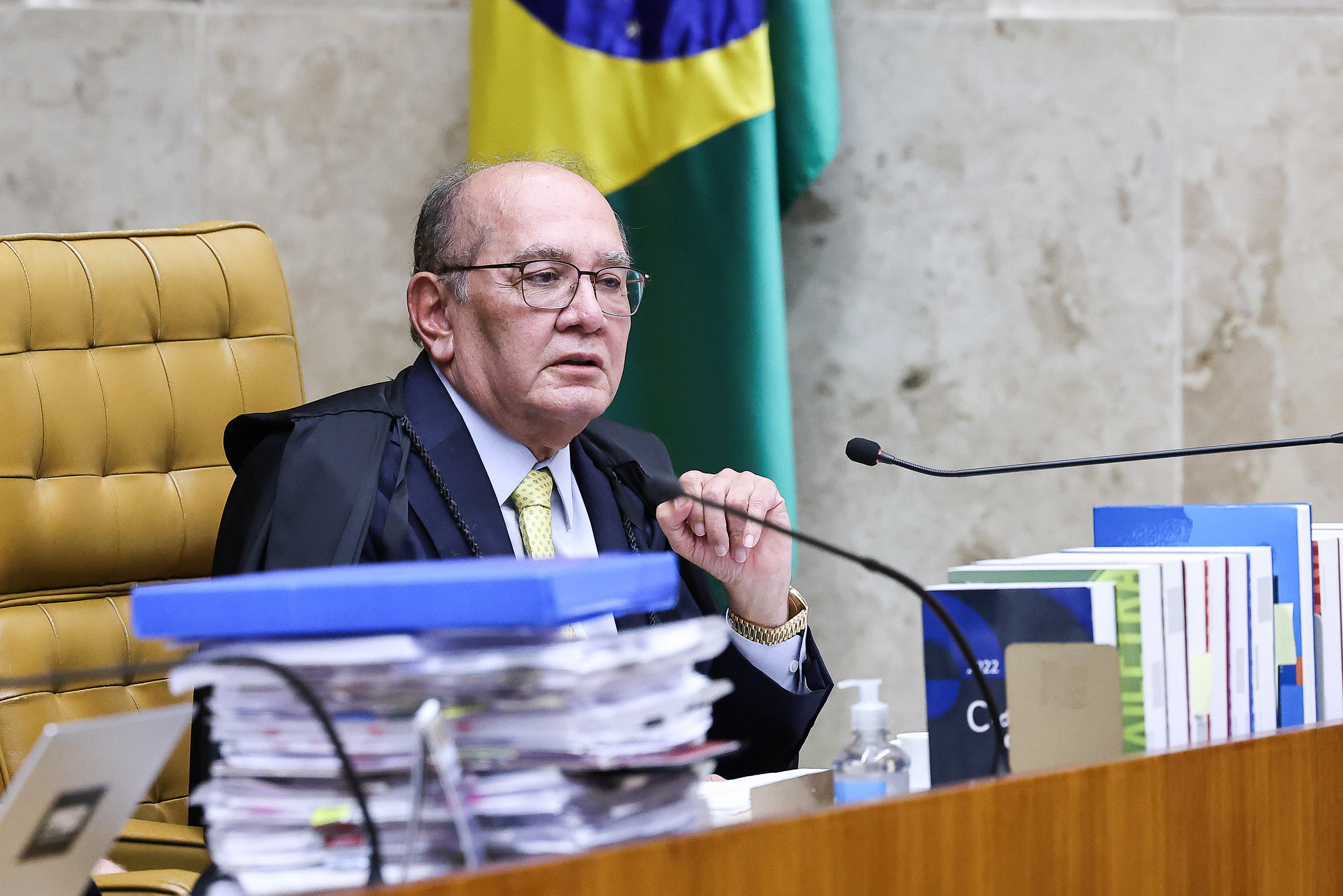 Ministro aponta “política do utilitarismo” após ex-governador defender prisão de Toffoli e Moraes.