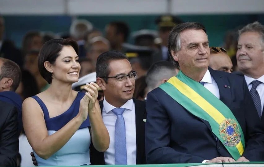 Moraes nega inclusão de irmão de Michelle como cuidador de Bolsonaro