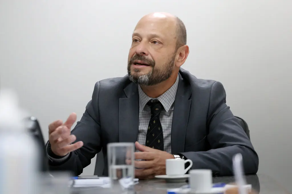 Waller Júnior diz não ver relação com o aumento na fila do INSS e diz sair do cargo sem mágoas.