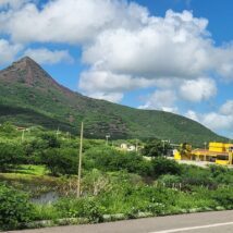Pico do Cabugi, no interior do Rio Grande do Norte, se destaca na paisagem da caatinga.
