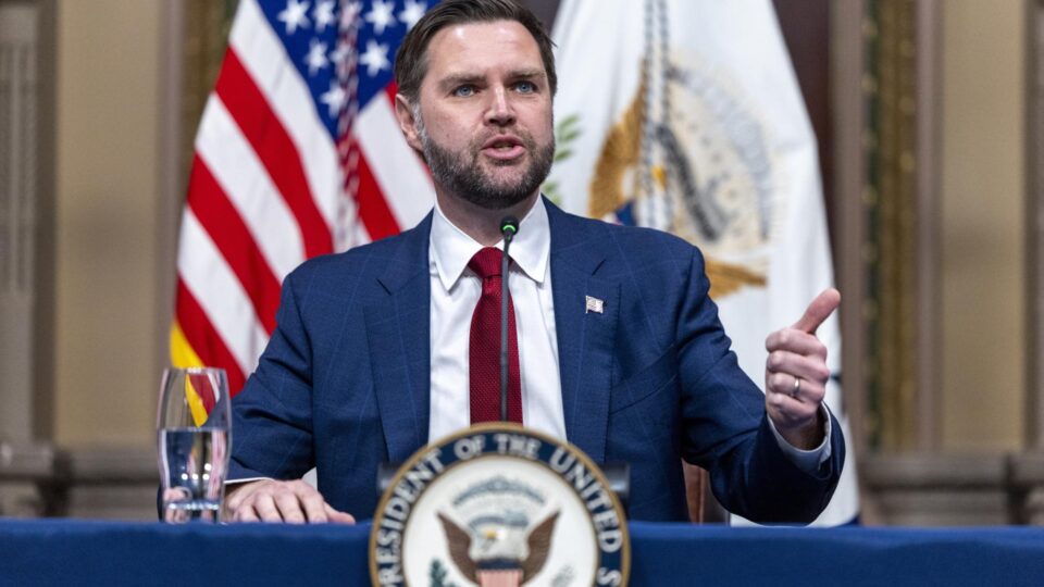 Vice de Trump diz que o papa deve ser “cauteloso” com questões de teologia