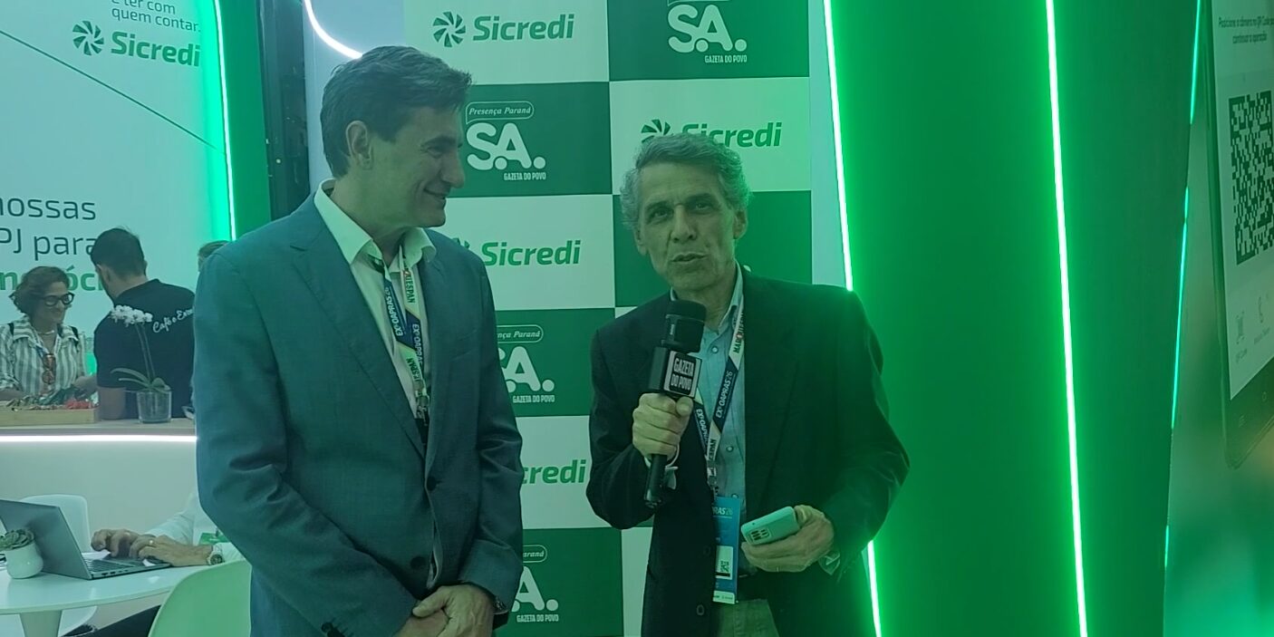 Entrevista conduzida pelo jornalista Celio Martins com Edi Dalberto, presidente do Grupo Ítalo, diretamente do estande do Sicredi, durante a Expoapras 2026.