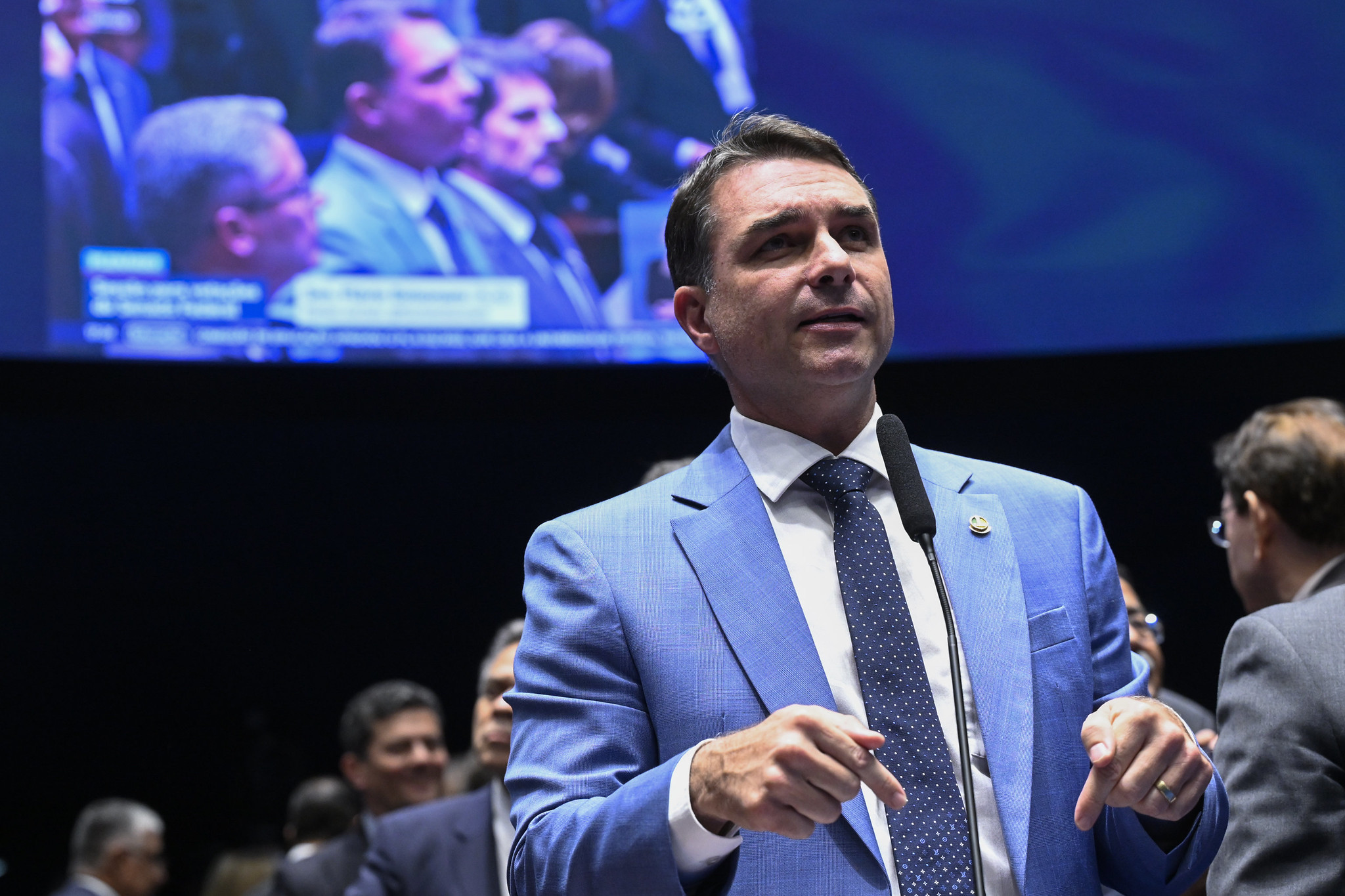 Flávio Bolsonaro afirmou que o ministro Alexandre de Moraes pode usar o inquérito das fake news contra políticos de direita.