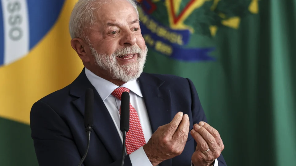 Lula critica fim do imposto sindical